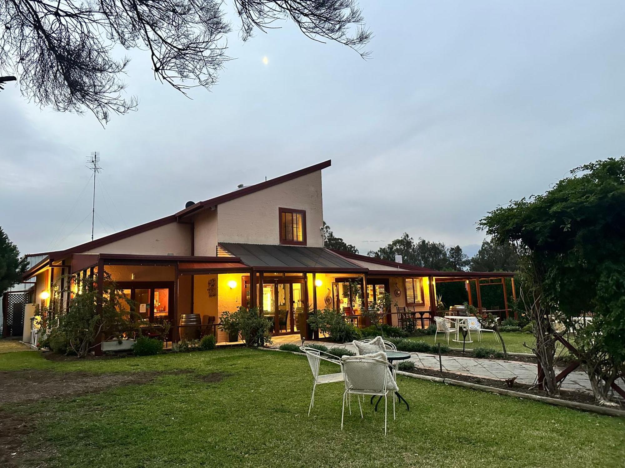 Broke Nightingale Villas מראה חיצוני תמונה